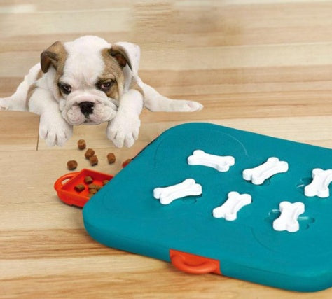nteractive Pet Puzzle Toy – Casino Treasure Hunt Food Dispenser for Dogs and Cats